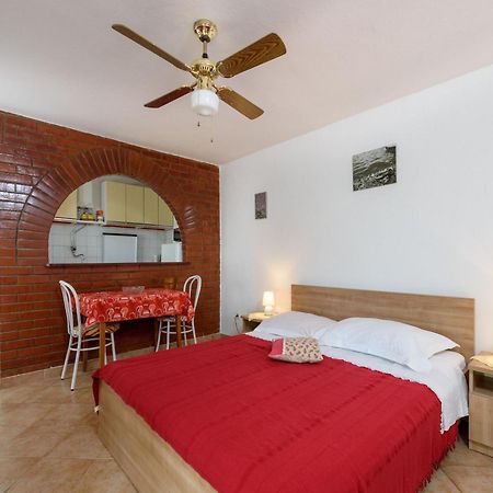 Apartments Mihaela Трогир Екстериор снимка