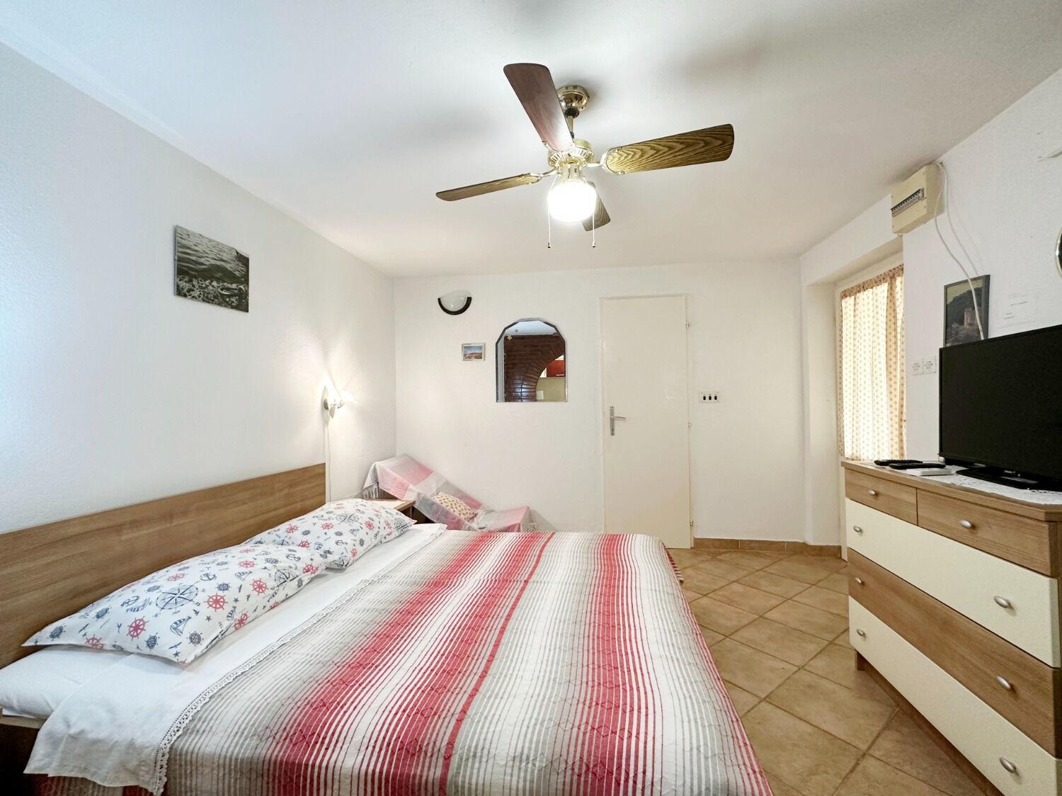 Apartments Mihaela Трогир Екстериор снимка