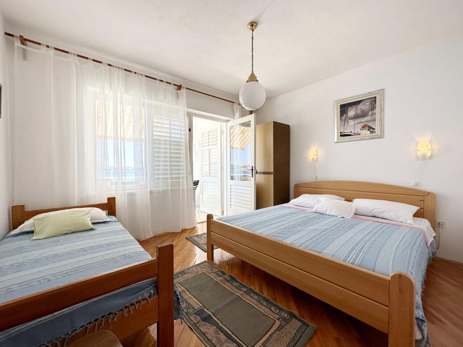 Apartments Mihaela Трогир Екстериор снимка