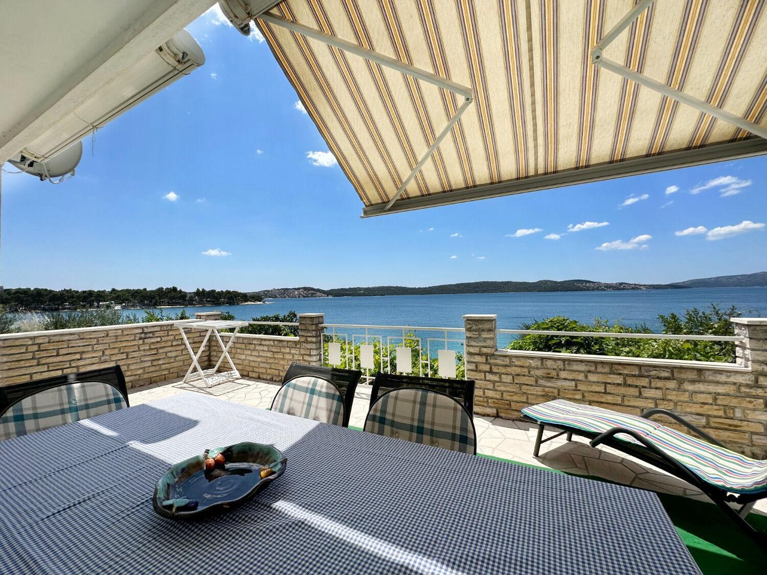 Apartments Mihaela Трогир Екстериор снимка