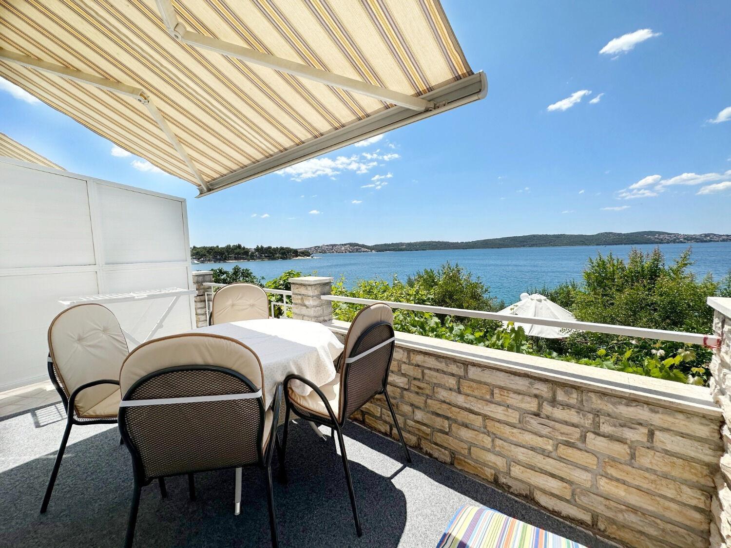 Apartments Mihaela Трогир Екстериор снимка