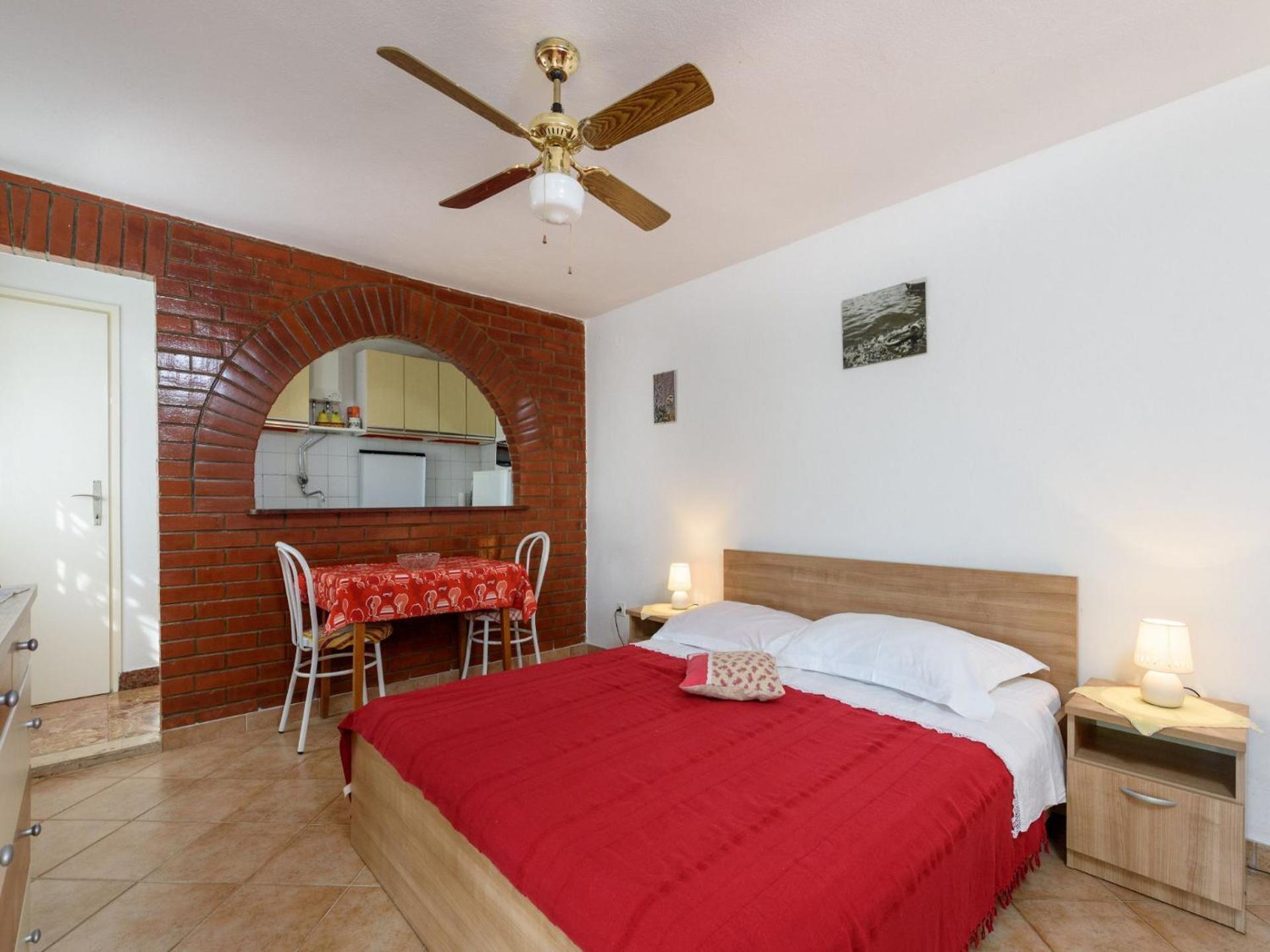 Apartments Mihaela Трогир Екстериор снимка