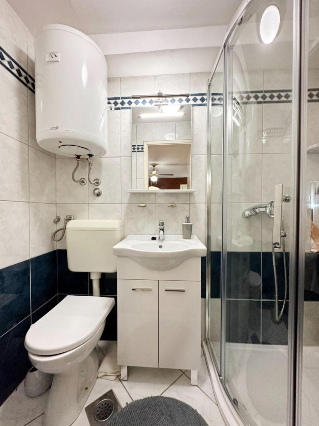 Apartments Mihaela Трогир Екстериор снимка