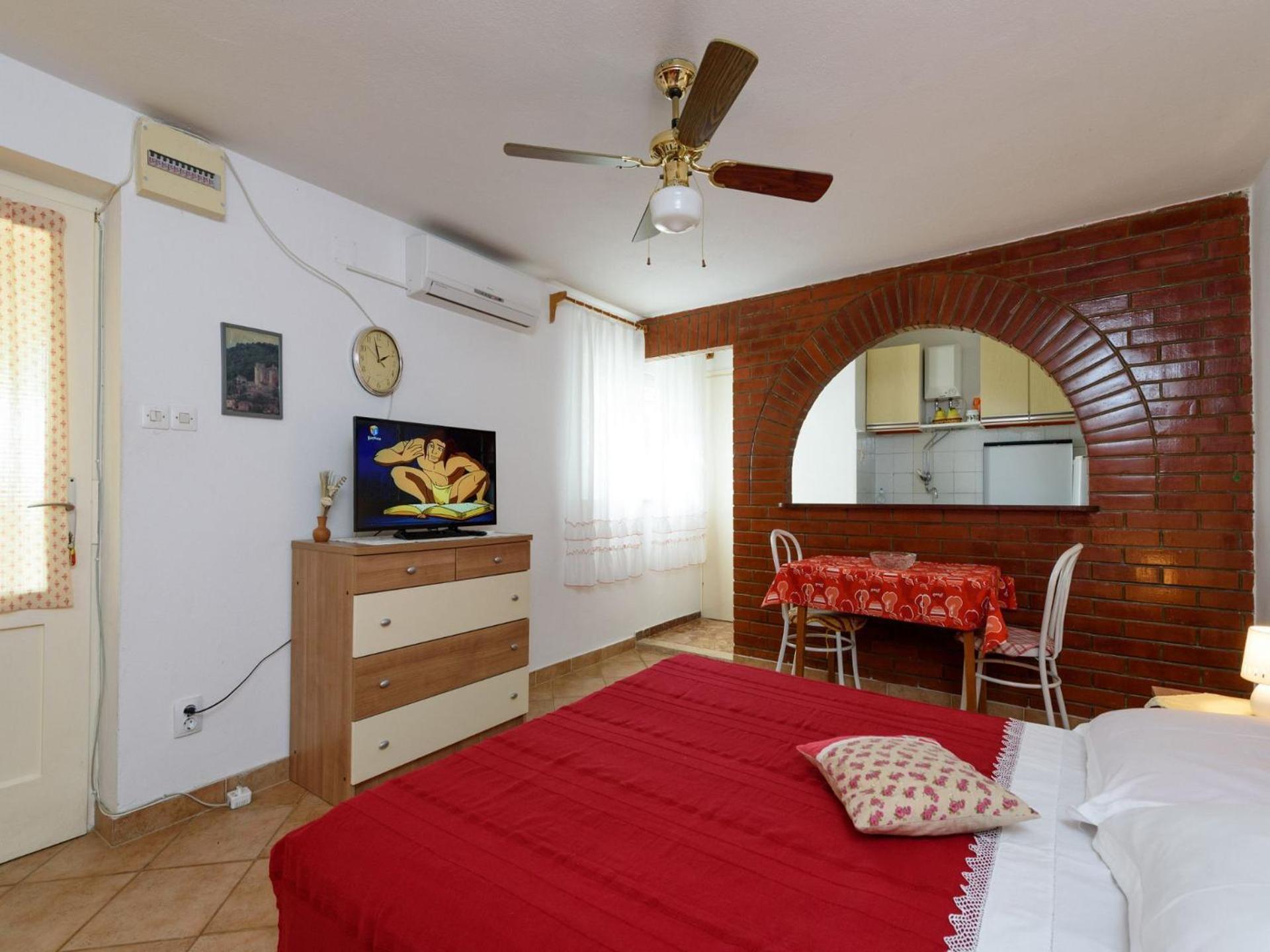 Apartments Mihaela Трогир Екстериор снимка